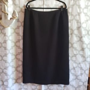 Le Suit long, lined skirt. Size 18 Black